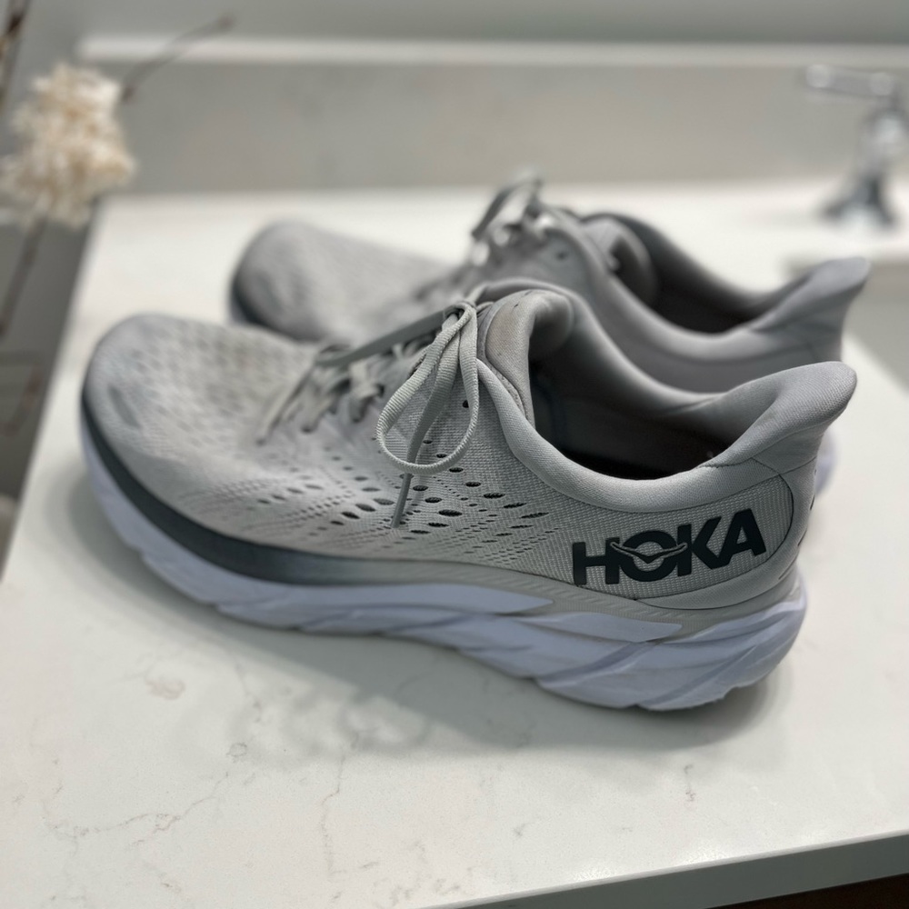 Hoka Men’s Clifton 8 Shoes - size 11W